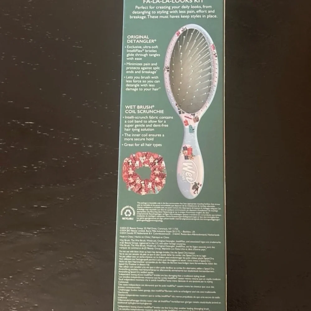 Elf Christmas Cheer Wet Brush Coil Scrunchie Set New in Box - Picture 2 of 2